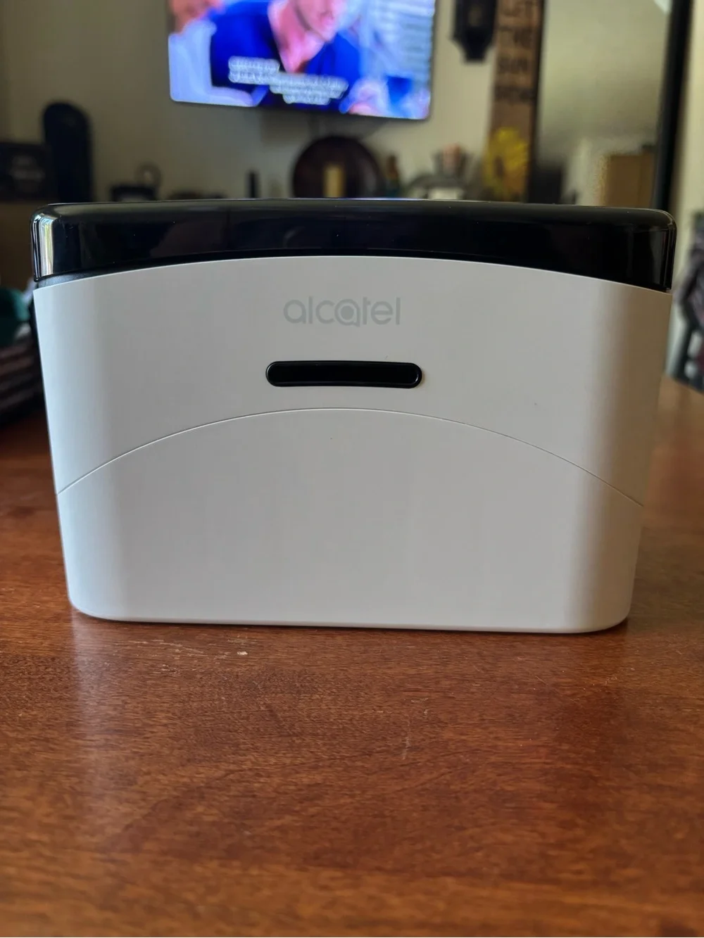 Alcatel Idol 4S with Windows 10, a smartphone virtual reality headset
